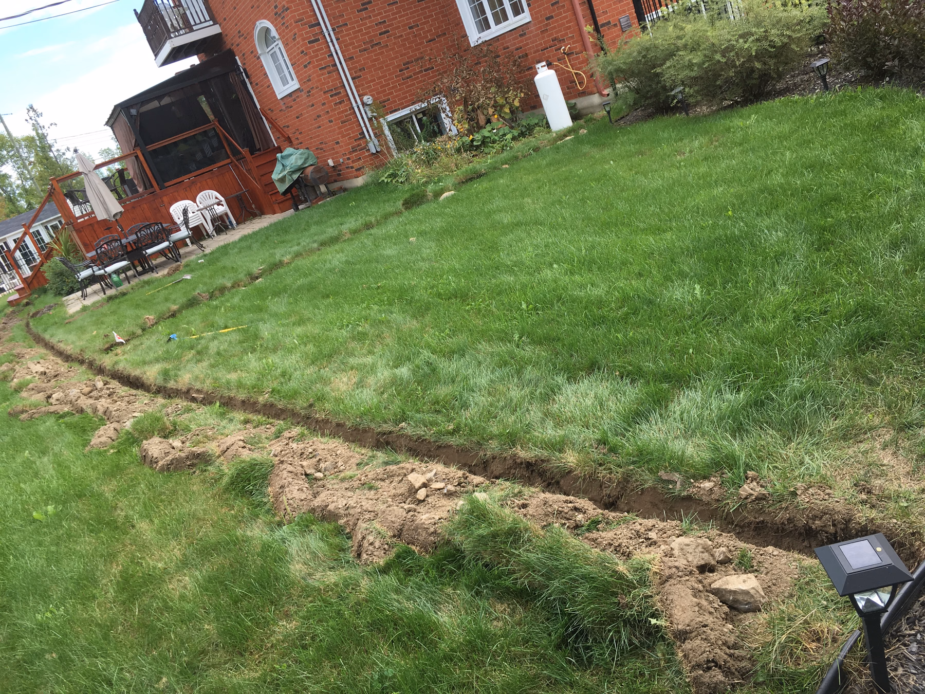 Installation à L’Île-Bizard — Travaux dans la cour arrière